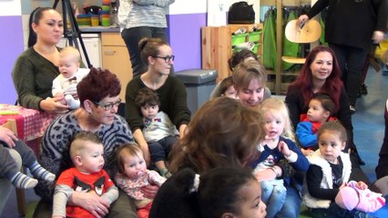 Nationale voorleesdagen - Wethouder Hamerslag leest voor bij Cosykids / Spijkenisse 2017