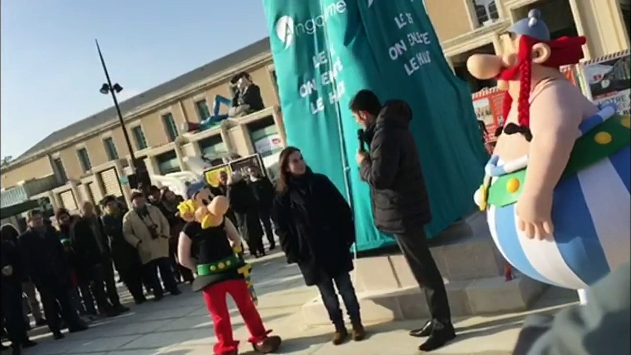 L'obélisque du parvis de la gare inauguré par Toutatis !