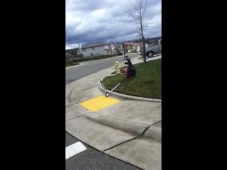 Kaldırımı Fark Etmeyen Çocuk