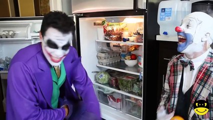 Tải video: Frozen Elsa LIPSTICK ATTACK! Spiderman Maleficent vs Joker Rapunzel Poison Ivy Toys! Superhero IRL