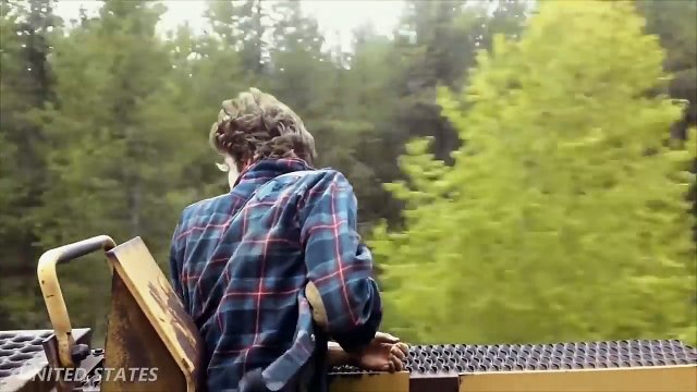 Extreme train surfing !