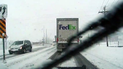 un camion Fedex percuté par un train
