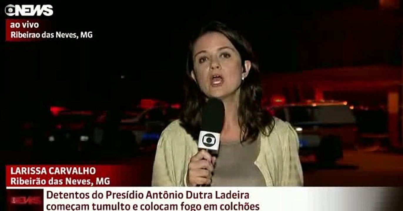 Repórter é agredida ao vivo.