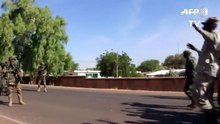 des militaires gambiens se ... livrent devant les forces de la cedeao