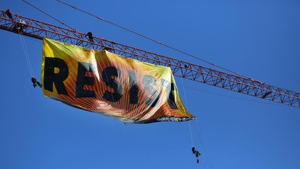 Usa: contro Donald Trump Greenpeace issa striscione visibile da Casa Bianca