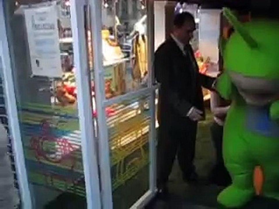 King Ghidorah Gets Paparazzi!