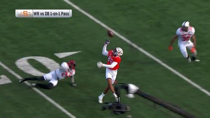 Travin Dural makes one-handed catch off ricochet