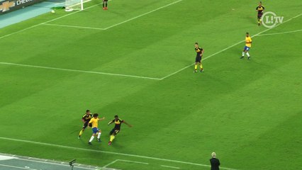 Olé! Camilo dá linda caneta em colombiano e levanta a torcida no Niltão