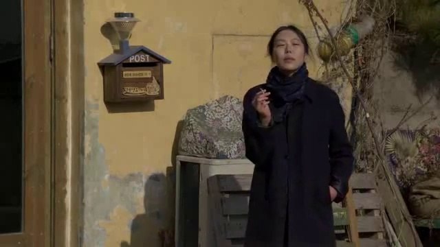 On the Beach Alone at Night - Teaser [VO]