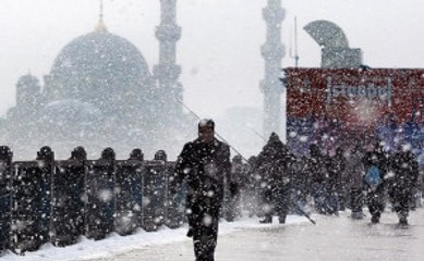 Meteoroloji: İstanbul'da Kar ve Fırtına Etkili Olacak
