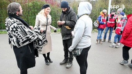 Pamela Anderson au camp de Grande-Synthe