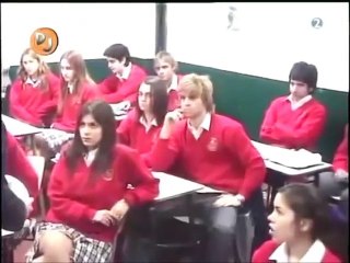 ALUMNOS LE HACEN BROMAS PESADAS A UN MAESTRO