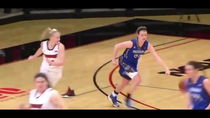 Une basketteuse perd sa chaussure en plein match et perd les pédales
