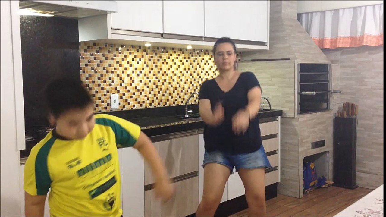 DANÇANDO MÚSICAS QUE FIZERAM SUCESSO