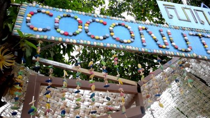 L'école cambodgienne construite en matériaux de recyclage