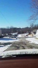 Une femme obèse se fait tracter par un pick-up aux Etats-Unis.