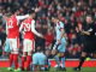 Wenger urges Xhaka not to tackle