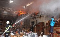 Adana'da Plastik Eşya Deposunda Büyük Yangın