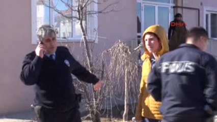 Edirne Tartıştığı Eşini Başından Silah Kabzasıyla Yaralayıp Kaçtı