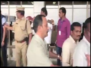 High Drama in Vizag Airport : Police Stop YS Jagan in Airport