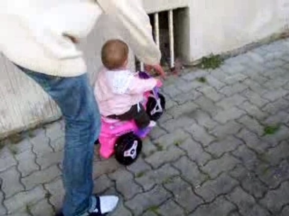 Zoé et sa moto