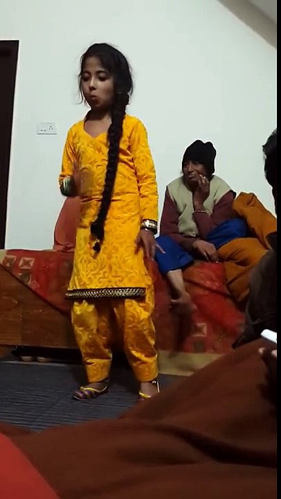 Cute girl dance punjabi song