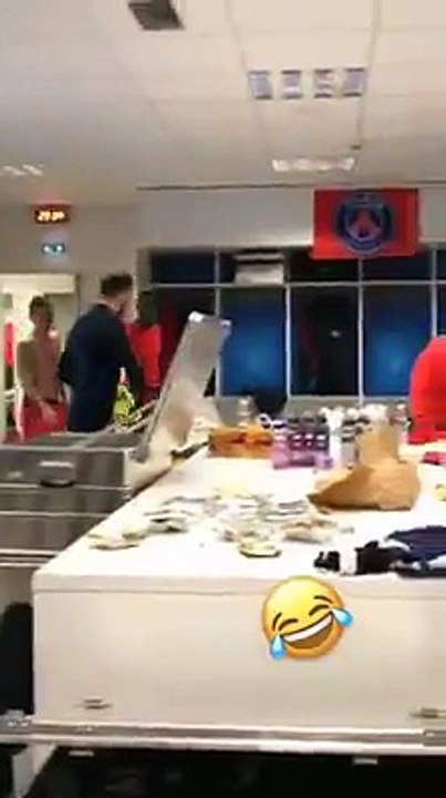 Matuidi imite la danse Kabananga dans les vestiaires du PSG