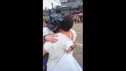 Une grosse surprise attend ce militaire qui retrouve sa famille