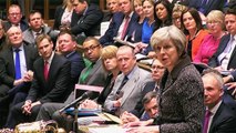 Theresa May cede ao parlamento sem modificar calendário do 