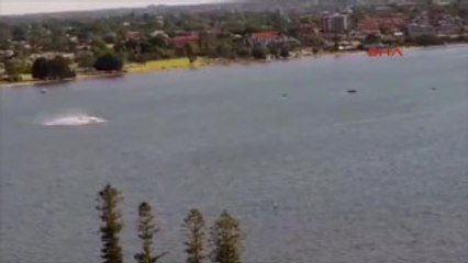 Ulusal Bayram Töreninde Uçak Nehre Çakıldı