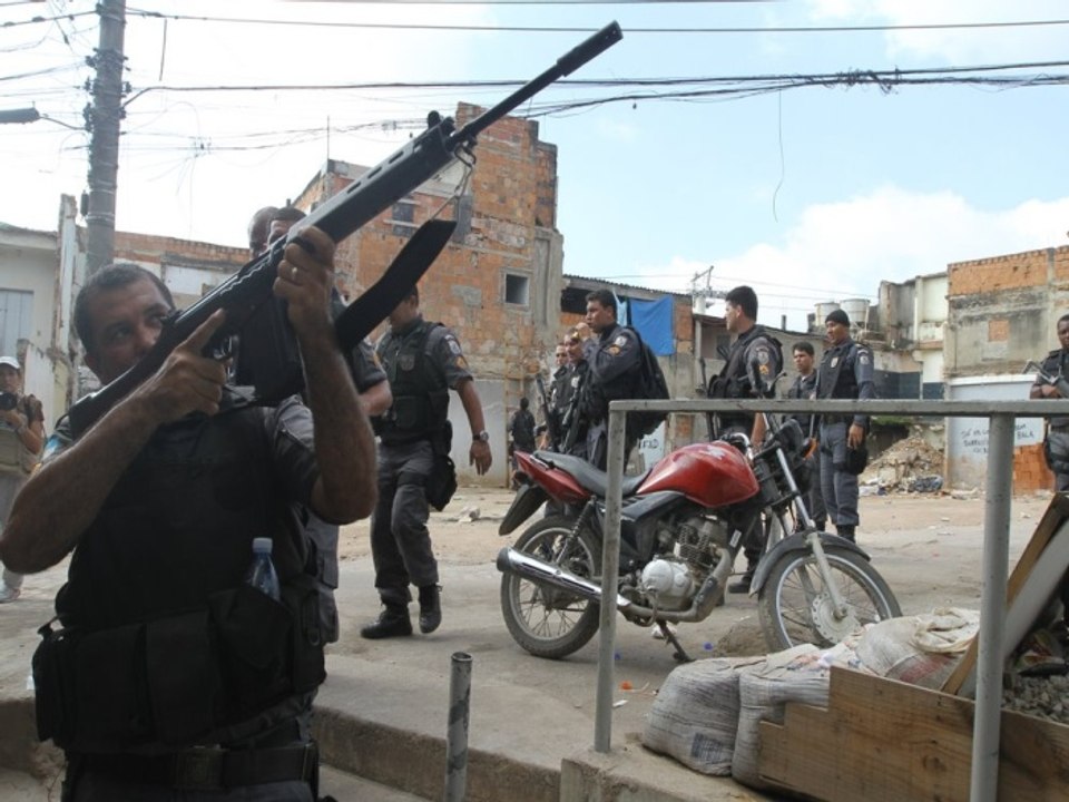 Drug trafficking Rio de Janeiro - BOPE elite police Brazil
