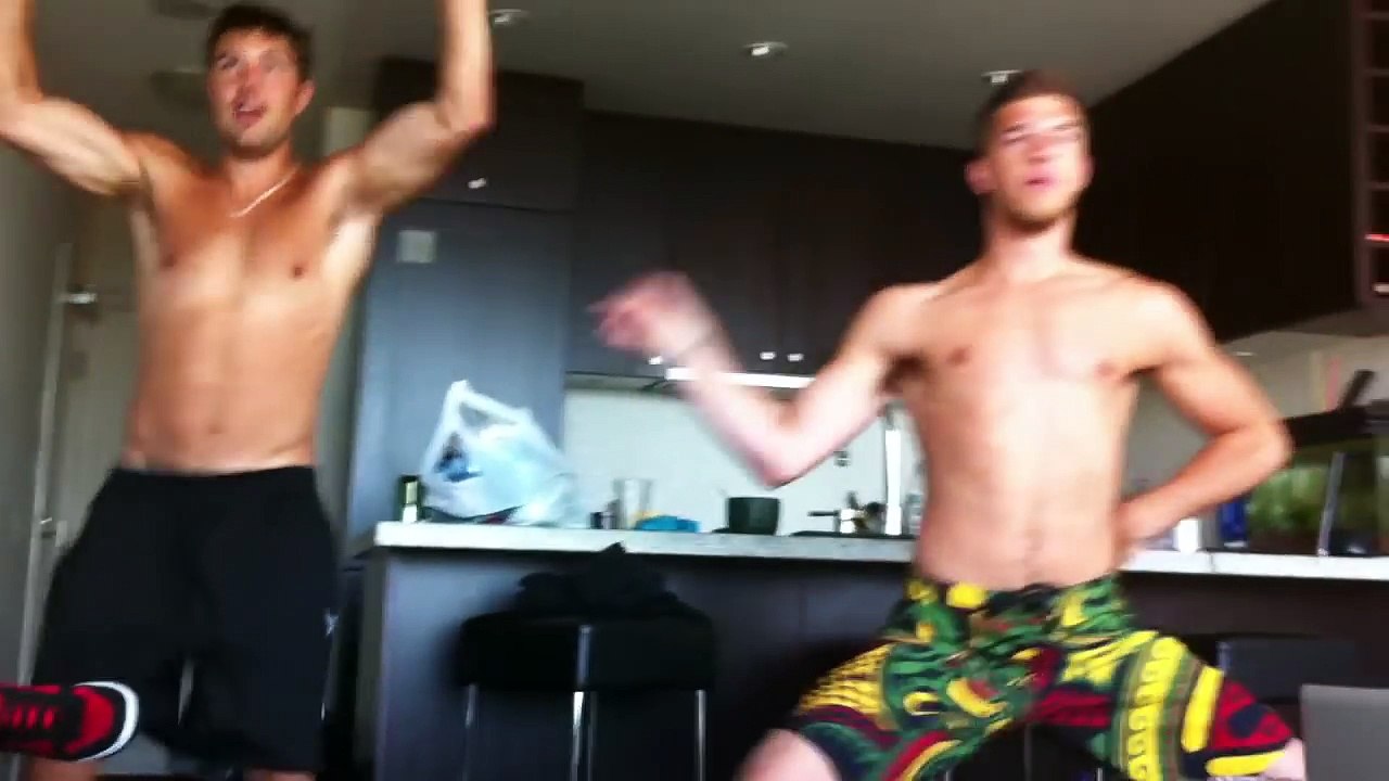 Foreigners dance to Tunak Tunak Song