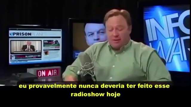 Situação deprimente do Brasil, causada pela corrupção, faz radialista americano Alex Jones, do site Info Wars, chorar ao vivo