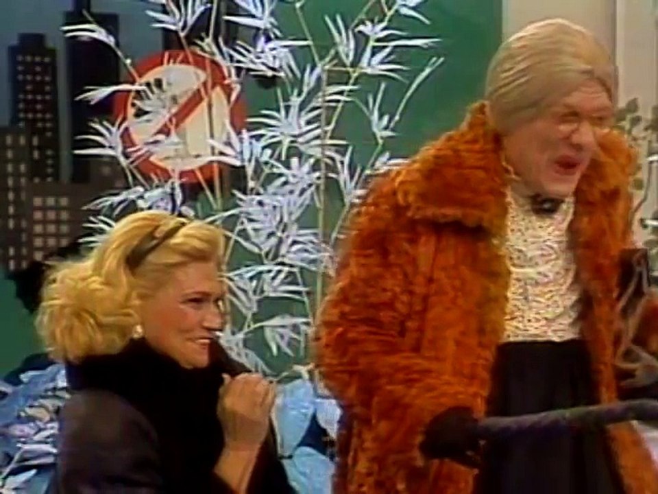 A Praça É Nossa - Hebe Camargo se diverte com a Velha Surda na Praça