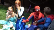 Coca-Cola vs Mentos Party / Elsa, Spiderman, Anna and Superman / SuperHeroes in New York