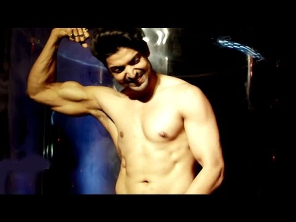 Gurmeet Choudhary Strips For 'Khamoshiyan'