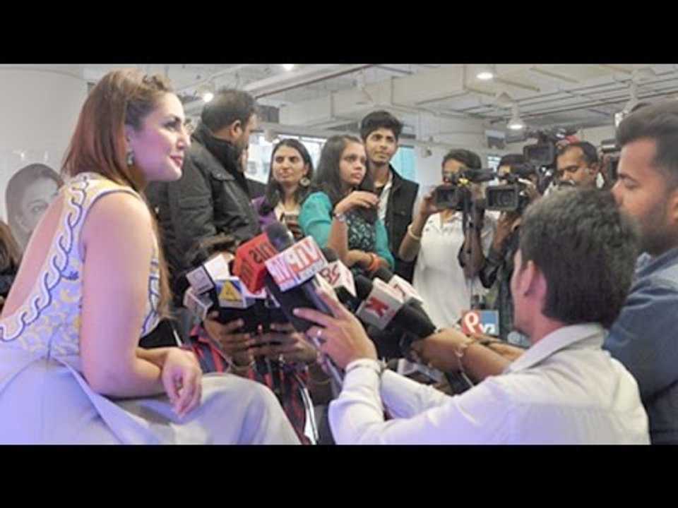 Huma Qureshi Unveils Reliance Digital Filmfare Calendar 2015