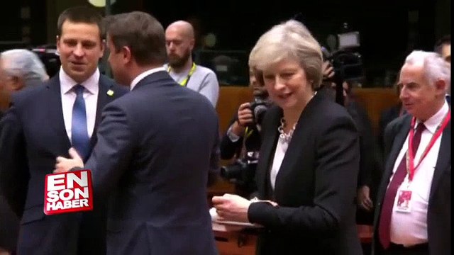 İngiltere Başbakanı Theresa May yalnız kaldı | En Son Haber