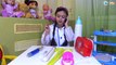 FROZEN ELSA & DOC MCSTUFFINS ИГРАЕМ В ДОКТОРА. Эльзу Укусила Пчела. Доктор Плюшева Делает УКОЛ