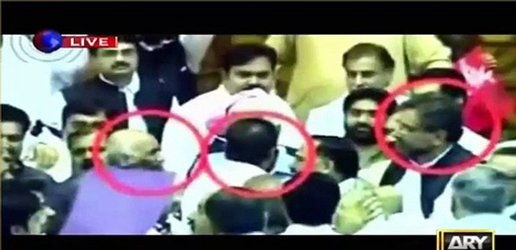 Khwaja Saad Rafique was teaching everyone today how to behave in Parliament - Kashif Abbasi played video of PML N physically fighting in Parliament with PPP