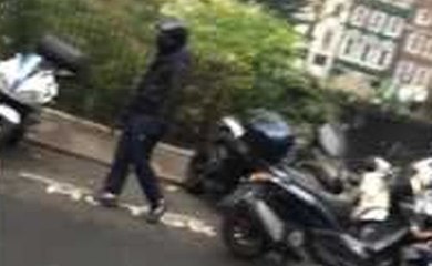 Des passants empêchent des voleurs de s'emparer d'une moto !