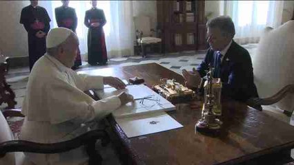 El papa insta a Santos y Uribe al diálogo sincero en este momento histórico
