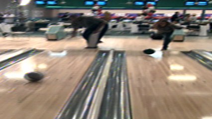 Tim Duncan Goes Bowling - PAL