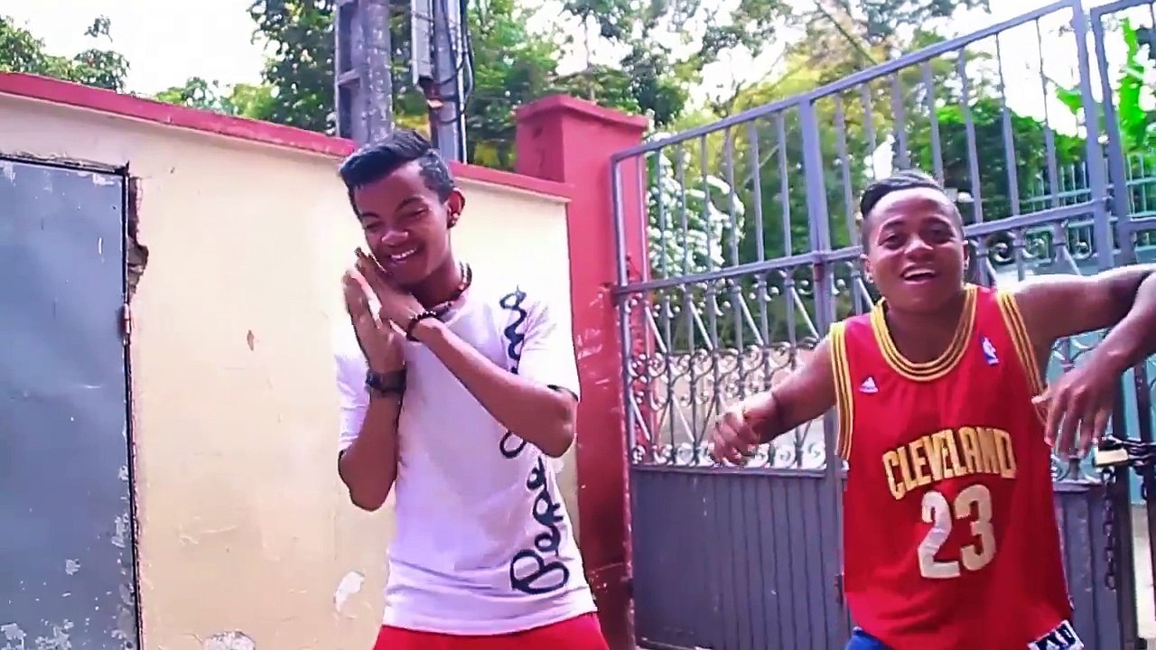 Mr SAYDA feat  PRINS AIMIIX  -   Mifohaza Hilalao ( Official Video )