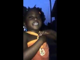 Diplôme de Josey chanté par une petite fille