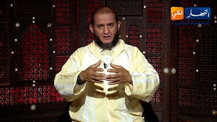 الشيخ حمو  الناس تصلي في المسجد وآخرين يبيعون  البطاطا  أمامهم.. هذا حال مجتمعنا !!