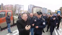 Veteranët e luftës te muri në Mitrovicë “për të pirë çaj e për të ngrënë fara” [video]