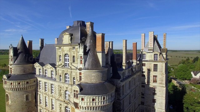 CHÂTEAU DE BRISSAC VU PAR DRONE AU PRINTEMPS - 0005