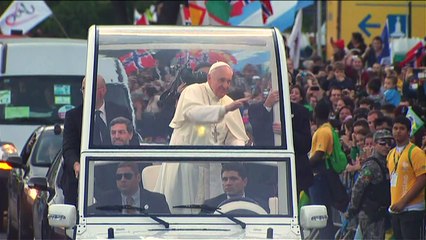 Papa Francisco cumple 80 años adulado y atacado