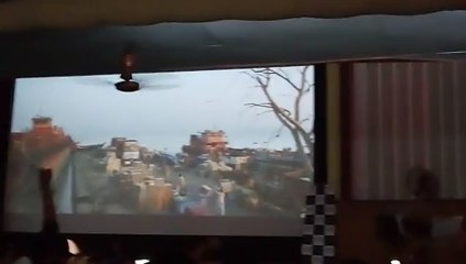 What Happened As Mahira Entered In Raees Trailer